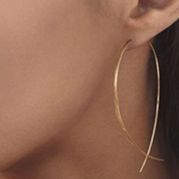 ONLY 1 LEFT!! Beautiful Wire Earrings - Picture 2 of 3